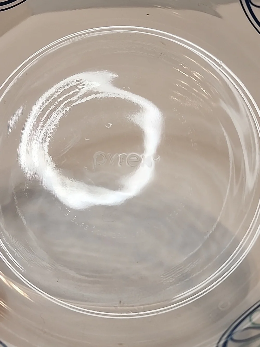 2 PYREX Bowls, 6